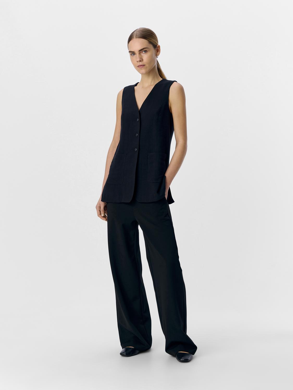 model_shot-front_full